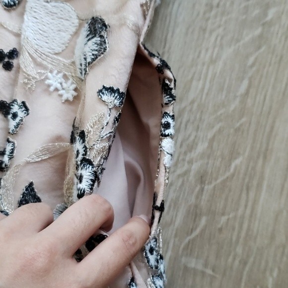 NWT Aidan Mattox Black and White Floral Embroidered Sequin Holiday Dress Size 10 - Picture 4 of 4